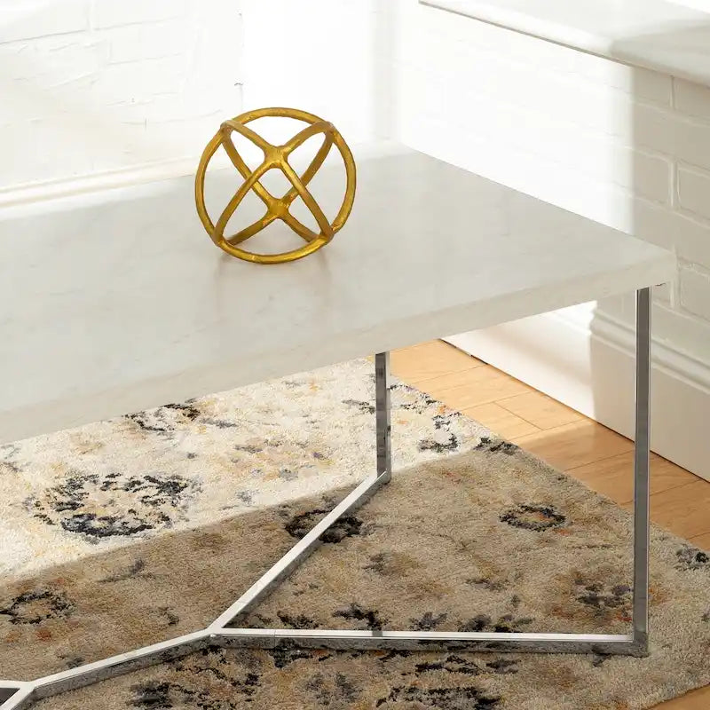 Couchtisch mit X-Gestell aus Metall