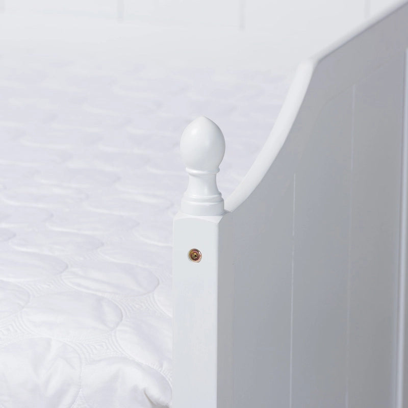 Houten ligbed voor twee personen met uitschuifbaar onderschuifbed voor één persoon