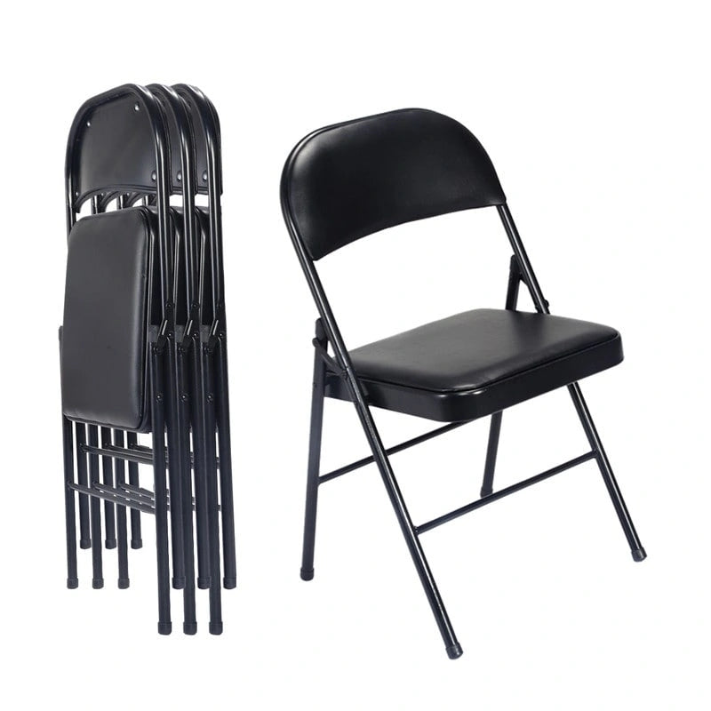 Schwarze Klappstühle mit gepolsterter Sitzfläche und Rückenlehne